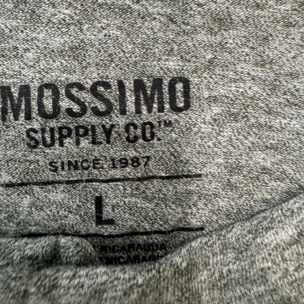 Mossimo Target Men’s short sleeve shirt with buttons and pocket size large - Picture 3 of 4